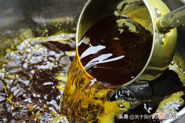 菜籽油是黑色的正常吗 菜籽油颜色深的好还是浅的好
