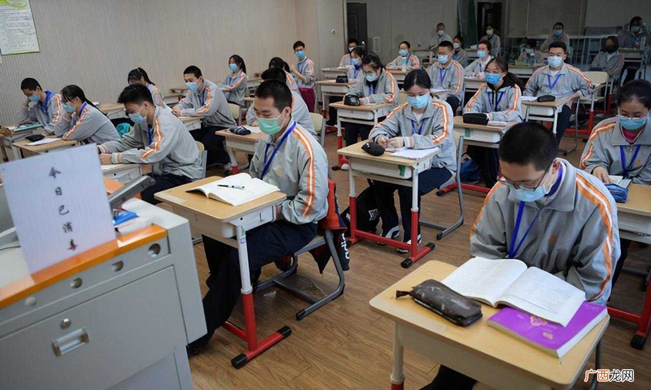高考为什么语文放在第一科考试 高考为何先考语文