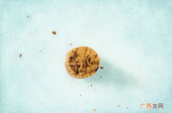 图解快速开红酒木塞小技巧 红酒木塞怎么取出妙招
