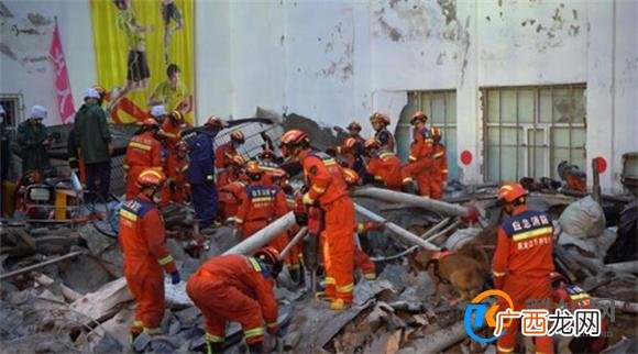 齐齐哈尔中学坍塌现场救出第11人 事发时有学生正在训练_酷知科普