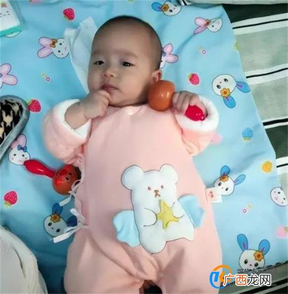 宝宝爱出汗，妈妈不要盲目补钙，容易影响发育