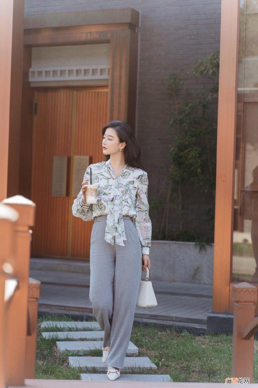 西装裤的穿搭打开方式 西裤配什么鞋子图片