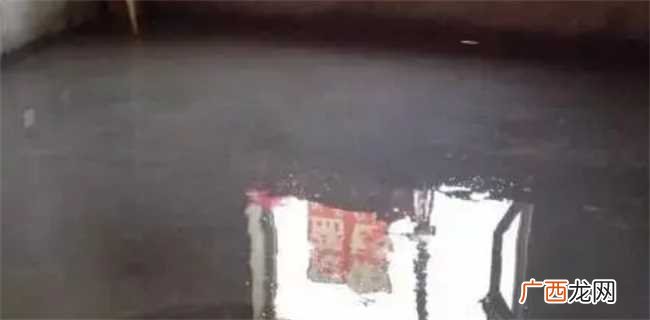 房间太热在地上洒水有效果吗 房间太热往地上洒水有用吗