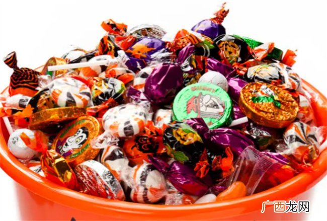 万圣节吃哪些食物 万圣节为什么要讨糖