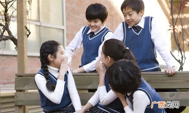孩子从小学升入初中 面临各种未知挑战 父母要如何帮孩子应对