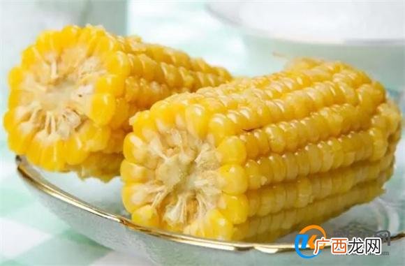 煮玉米,只用清水是外行,切记多放2样,玉米更加软糯,更加香甜