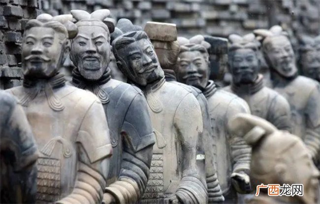 八字中在命局五行平衡的状态下该怎样分析富贵贫穷