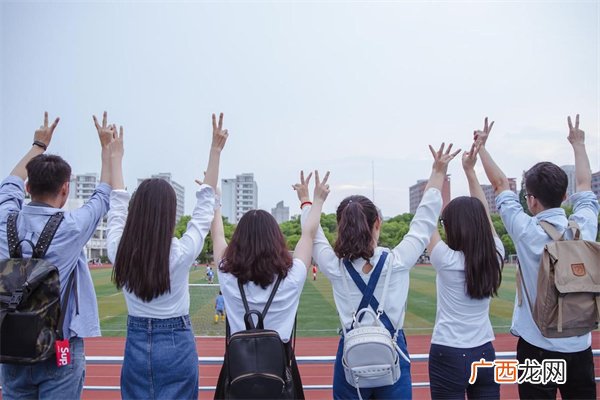 孩子上大学要准备些什么 大学开学开车送孩子有必要吗