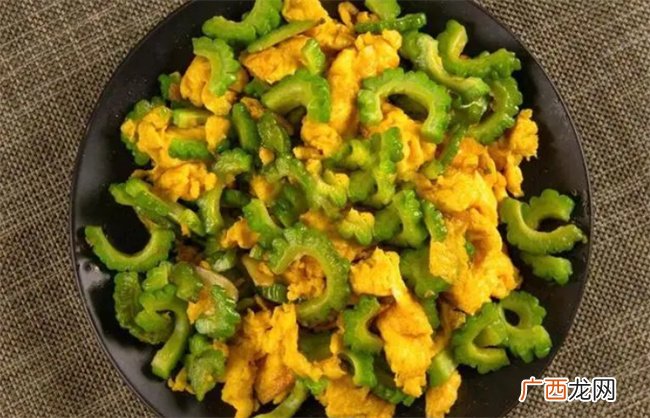 炒苦瓜 切忌直接下锅 炒前做好2步 脆嫩入味 苦味涩味全无