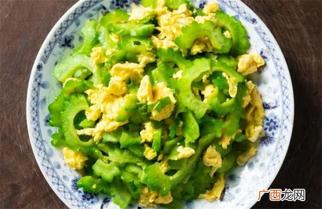 炒苦瓜 切忌直接下锅 炒前做好2步 脆嫩入味 苦味涩味全无