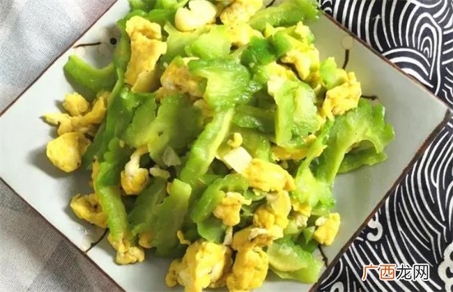 炒苦瓜 切忌直接下锅 炒前做好2步 脆嫩入味 苦味涩味全无
