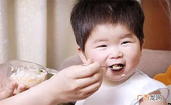 孩子明明吃得很多 但就是不长肉 可能跟这个吃饭习惯有关