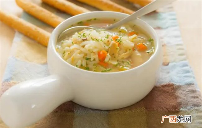 孩子明明吃得很多 但就是不长肉 可能跟这个吃饭习惯有关