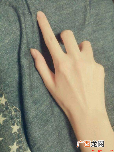 女子的手柔是植物初生的叶芽 柔荑指女子的什么地方