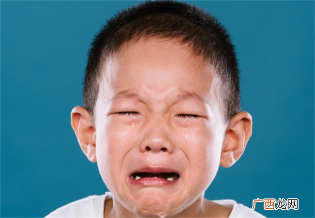 ?孩子一犯错就哭怎么解决 孩子一批评就哭怎么办