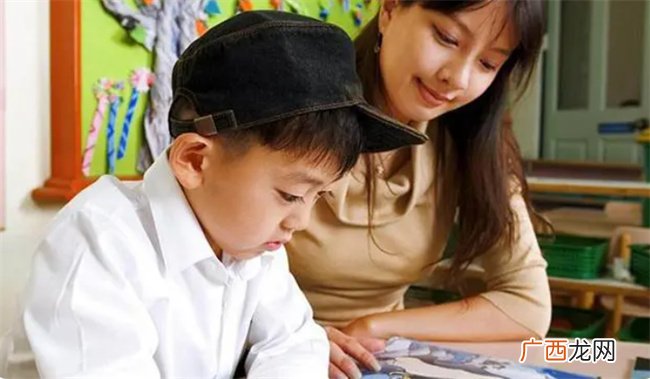 “双减”政策一出 孩子顿时笑花了脸 听到妈妈的话后直接变脸