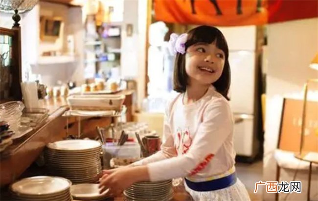 “妈宝男、巨婴、啃老族” 不想养出这三类孩子 父母得这样做