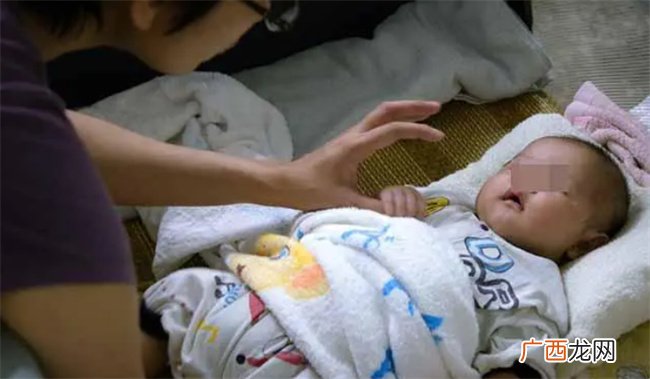 孩子哄睡还是自主入睡 家长别太死板 “重心”在娃不在科学育儿