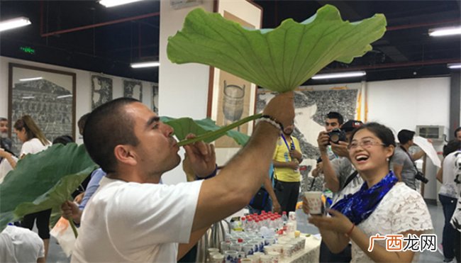 古代消暑饮品碧筒饮用什么盛放的 碧筒饮是什么时候的