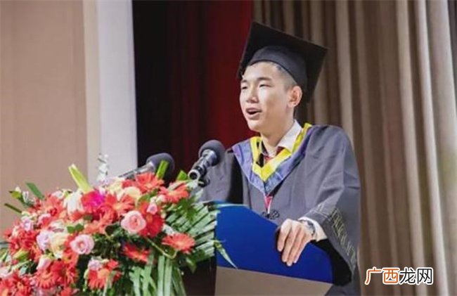 单亲高管爸爸为子辞职 17年后 他的儿子却选择了一条“不归路”