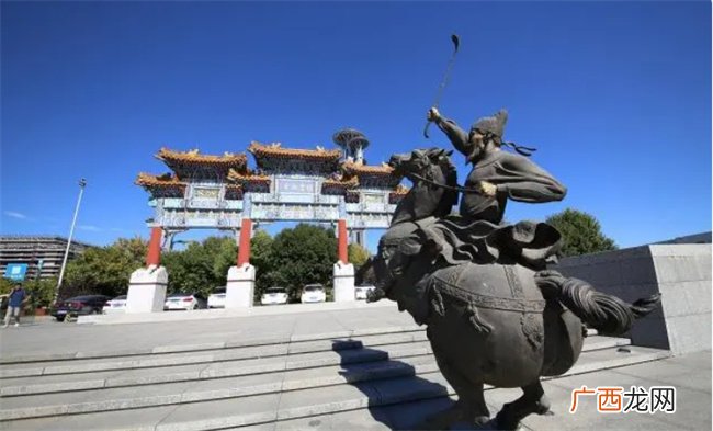 八字中主体五行势力强旺时对命主的富贵贫穷有哪些影响