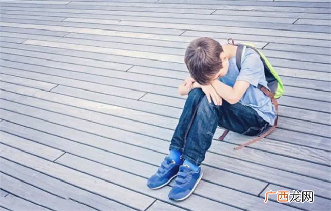 ?在学校没朋友感到孤独怎么办 在学校孤独应该做什么