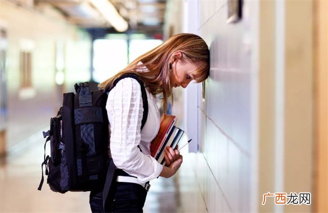 ?在学校没朋友感到孤独怎么办 在学校孤独应该做什么