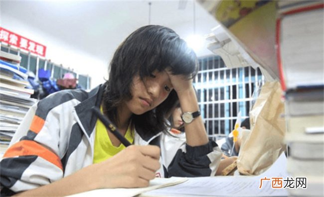 上高中后成绩越来越差怎么办 上高中后成绩越来越差怎么回事