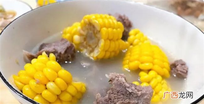 煲排骨玉米汤时切记不要焯水 这样做汤鲜味美 营养又好喝