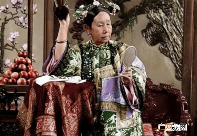 慈禧上厕所时 为何要让宫女嘴含温水等在一旁 答案让人难以接受