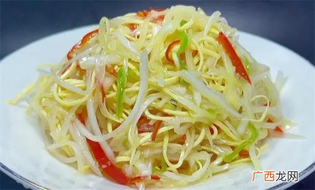 饭店的凉拌白菜帮做的真够绝 丝丝清脆爽口 家庭聚餐必备凉菜