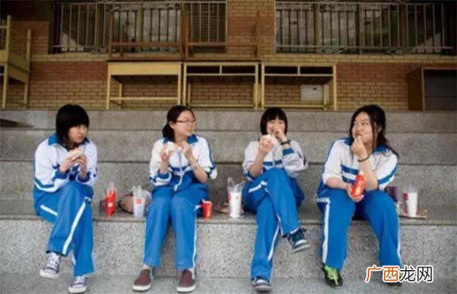 高中女生不住校 父母租房陪读 除了抓紧时间学习 还有这些原因