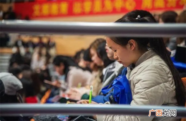 考研的“尽头”不是进体制 大学生有所选 有所不选 要早点看清