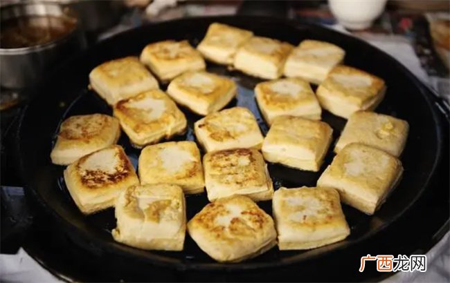 享受花样美食之旅:探寻鲜花饼的故乡