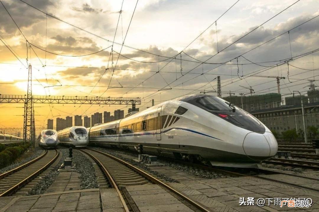 高铁二等座座位图顺序 高铁f座位是靠窗吗