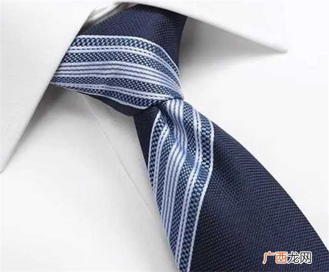 领带选购应该注意什么 领带在挑选时注意什么