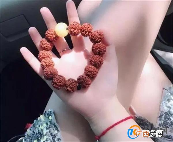 为啥文玩手串会被玩家如此诟病命运来到了分岔路口