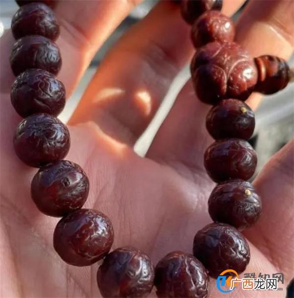 自己盘红的文玩对健康真的没有影响吗？质疑是因为包浆混乱！
