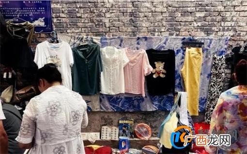 路边摊9.9元一件的衣服 都是从哪来的 很多人还以为捡漏了