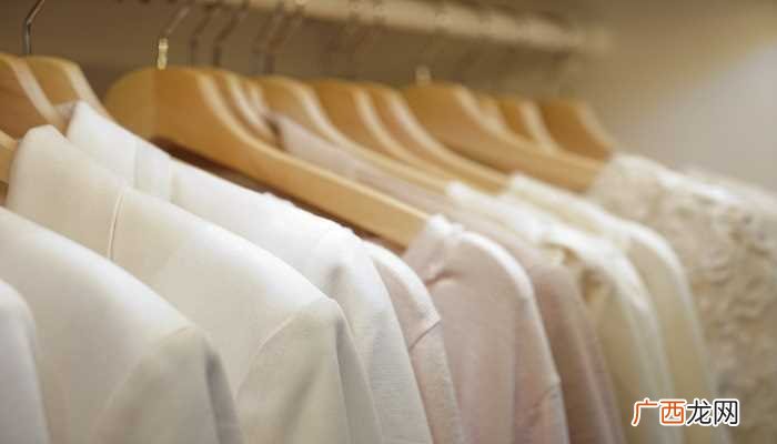 梦见穿别人的衣服可能暗示着梦者 梦见穿别人的衣服是什么意思