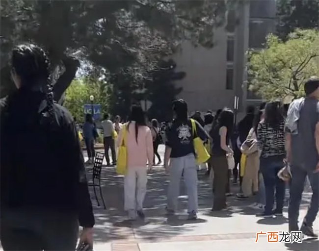 养娃看国外 养老看传统 在两套标准间反复横跳的中式父母