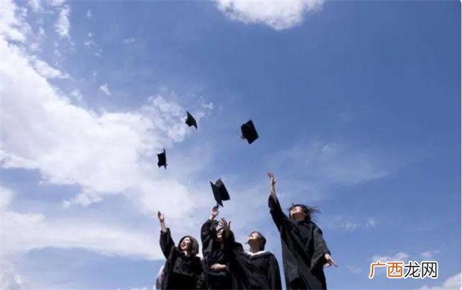 命理学中天干甲木在哪些条件下会导致命主财运亨通
