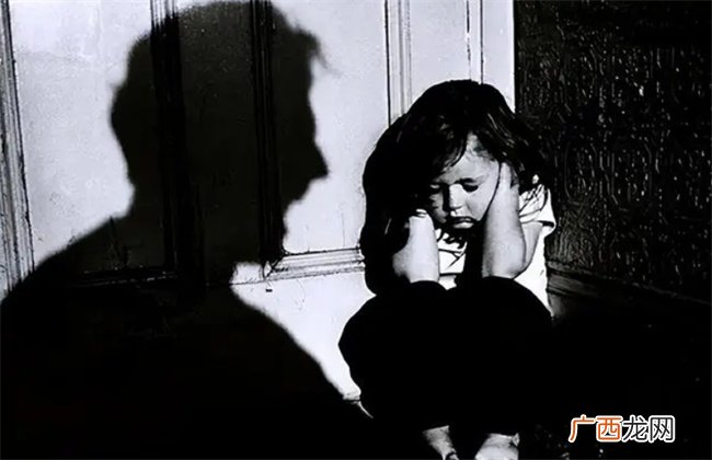 父母挂在嘴边的三句话容易毁掉孩子后半生 以后别对娃说了