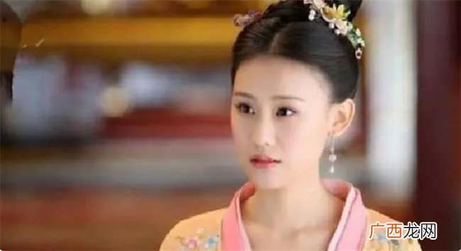 朱元璋批奏折到深夜 宫女端来热粥 朱元璋：粥留下 人杀了