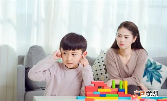 孩子见老师躲着走 这是权威恐惧症 希望娃大胆记住这几点