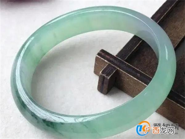 你知道吗，玉器可不能随便佩戴