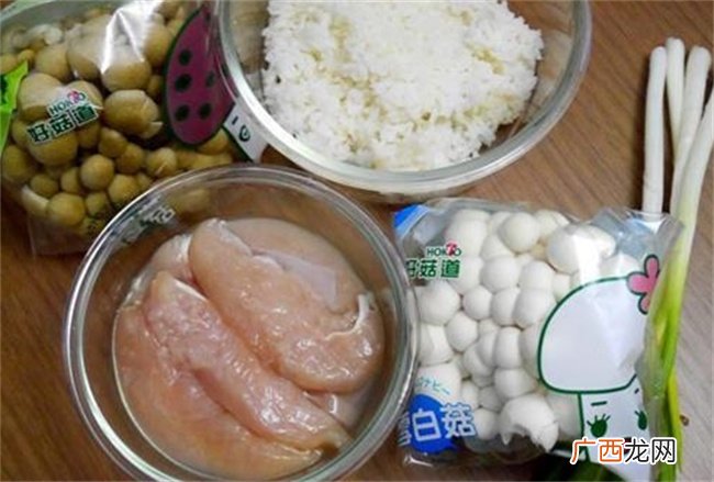 教你做道速食盖浇饭 双菇滑鸡盖浇饭 味道嫩滑又香甜可口