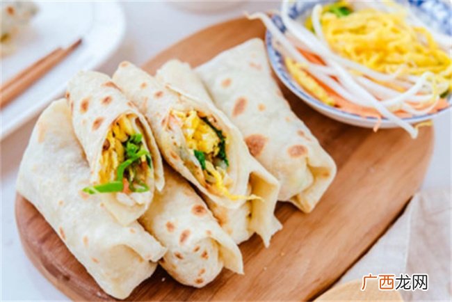 素食春饼 包上自己爱吃的素菜肉菜 咬一口 满嘴的香气 超满足