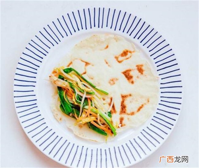 素食春饼 包上自己爱吃的素菜肉菜 咬一口 满嘴的香气 超满足