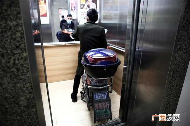 电动车上电梯会违法吗 电动车进入电梯违法吗